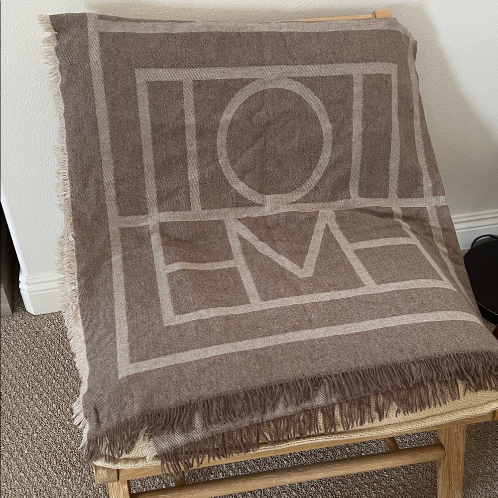 Like new toteme wool/cashmere scarf